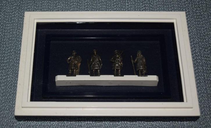 Kinder / 4 Metalen figuurtjes in kader / Origineel / # 2, Verzamelen, Verrassingseieren, Zo goed als nieuw, Overige typen, Verzenden