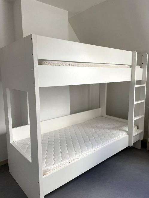 wit stapelbed met vaste trap, Kinderen en Baby's, Kinderkamer | Stapelbedden en Hoogslapers, Zo goed als nieuw, Stapelbed, Ophalen