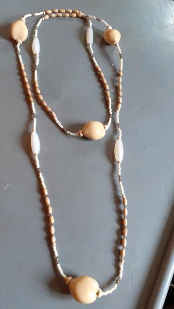 Grand collier sautoir à portée de différentes façons  beschikbaar voor biedingen