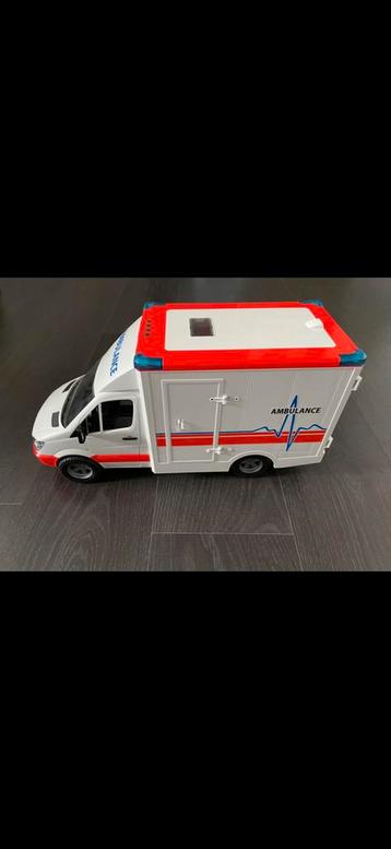 Bruder ambulance beschikbaar voor biedingen