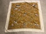 Camelkleurige foulard met eendenprint, Gedragen, Ophalen of Verzenden, Sjaal