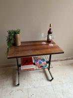 Vintage bijzettafel op wielen, Ophalen