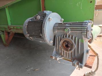 Te koop zware elektrische motor met reductie kast  beschikbaar voor biedingen