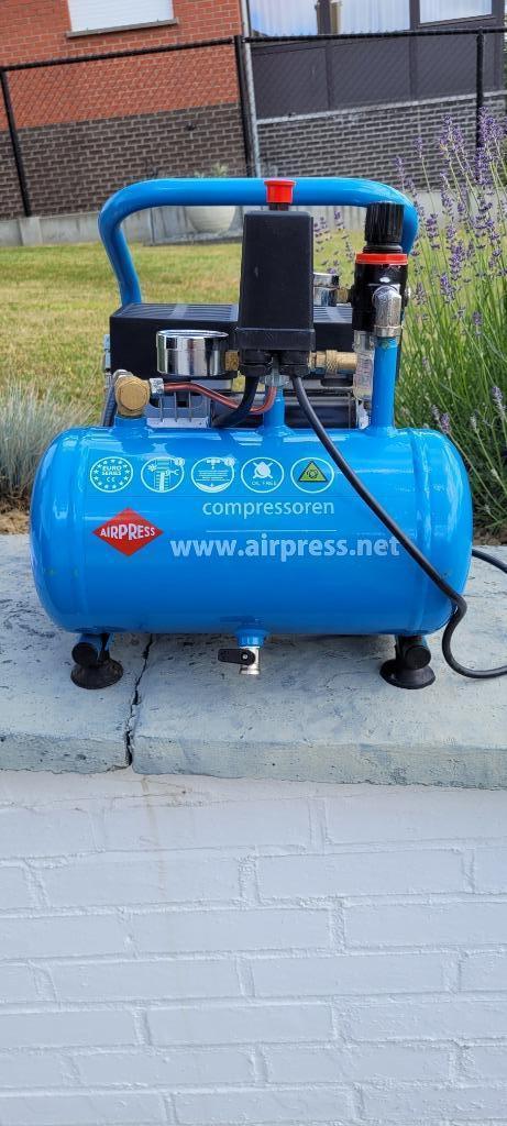 Compressor Airpress L6-95 zgan- NP €193,00, Doe-het-zelf en Bouw, Compressors, Zo goed als nieuw, Geluidgedempt, Mobiel, Olievrij