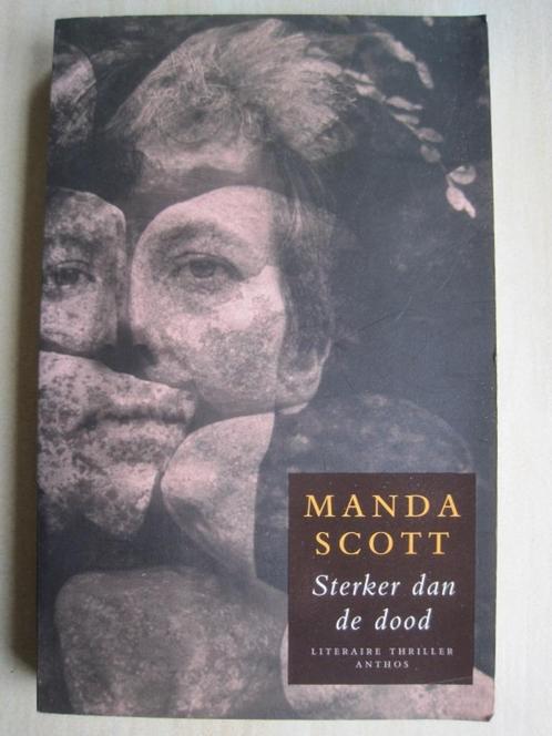 022 - Sterker dan de dood - Manda Scott, Boeken, Thrillers, Zo goed als nieuw, Ophalen of Verzenden