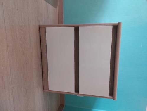 Table de nuit, Huis en Inrichting, Slaapkamer | Nachtkastjes, Zo goed als nieuw, 55 tot 70 cm, 45 tot 65 cm, Ophalen