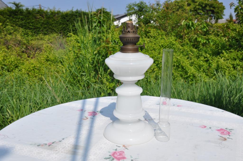 §  lampe a petrole en opaline blanche, Antiquités & Art, Enlèvement ou Envoi