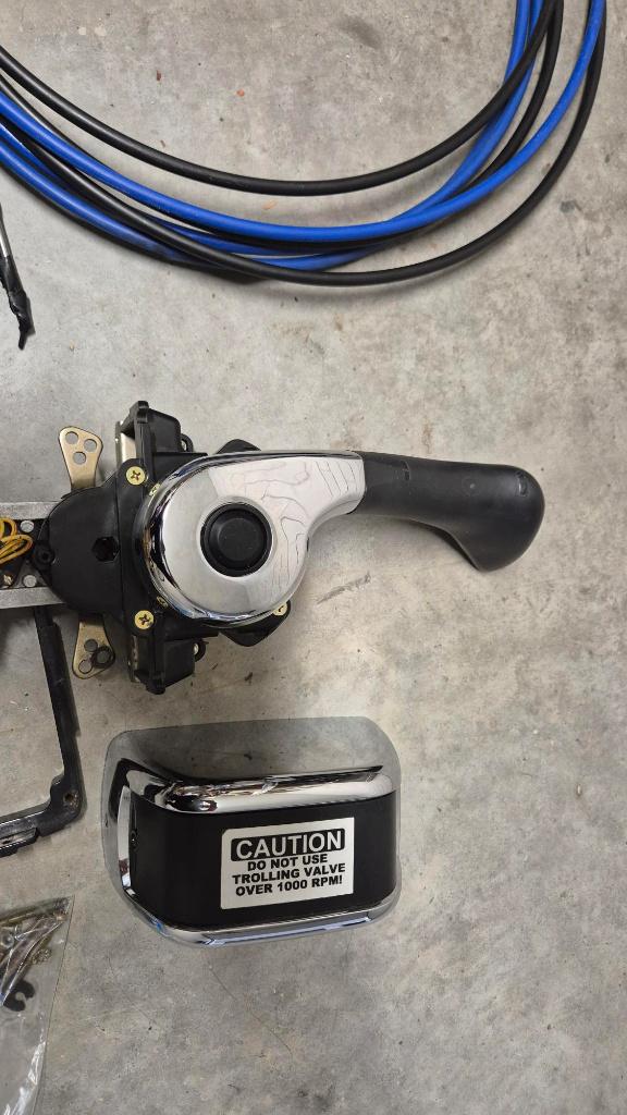 Accélérateur avec câble de traction et de poussée, Enlèvement, Comme neuf, Moteur et Technique, Voilier ou Bateau à moteur