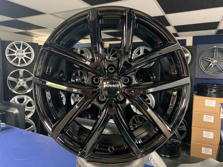 IN STOCK: NIEUWE demo set 18 inch 5x114.3 zwarte velgen, Auto-onderdelen, Overige Auto-onderdelen, Daihatsu, Fiat, Ford, Honda