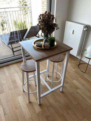 Table haute avec 2 tabourets beschikbaar voor biedingen