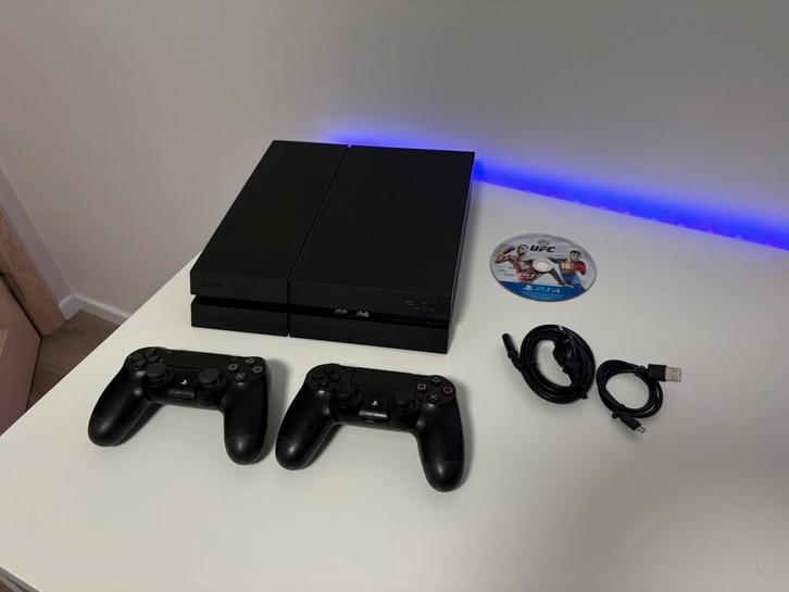 Playstation 4 + 2 Controllers + 1 Game, Games en Spelcomputers, Spelcomputers | Sony PlayStation 4, Zo goed als nieuw, Original
