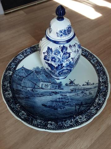 Delfts blauw  wandbord en vaas  IN LOT  beschikbaar voor biedingen