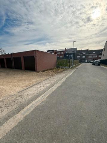 2 staanplaatsen te huur Lebbeke 9280 recht tegen over elkaar beschikbaar voor biedingen