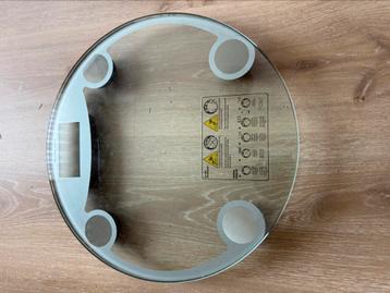 Elektronische glazen weegschaal, max 180kg beschikbaar voor biedingen