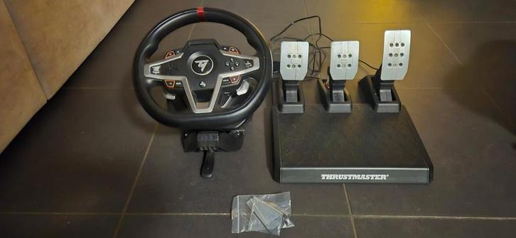 Thrustmaster T248 stuur + pedalen + een extra veer, Games en Spelcomputers, Spelcomputers | Sony Consoles | Accessoires, Zo goed als nieuw