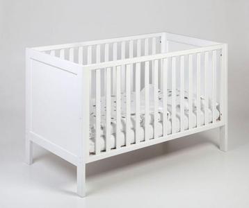 Babybed opvormbaar tot klein bed in prima staat beschikbaar voor biedingen