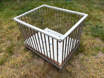 Houten kinderbox 100x80 beschikbaar voor biedingen