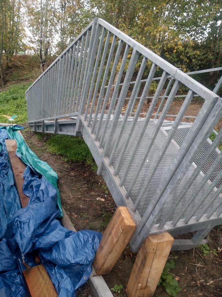TRAP IJZER METAL METALEN GEGALVANISEERDE hout, Doe-het-zelf en Bouw, Ladders en Trappen, Trap, Ophalen of Verzenden