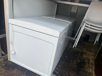 Nieuwe meubels te koop beschikbaar voor biedingen