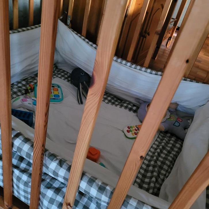 Parc enfant en bois, Enfants & Bébés, Parcs, Comme neuf, Rectangulaire, Réglable en hauteur, Tapis de parc, Enlèvement