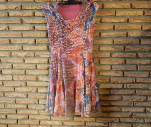 (110)- robe femme t.42  rouge, Kleding | Dames, Jurken, Zo goed als nieuw, Maat 42/44 (L), Rood, Knielengte, Ophalen of Verzenden
