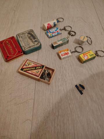 Retro vintage sleutelhangers oude verpakkingen Tupperware beschikbaar voor biedingen