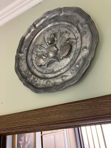 Vintage wandborden beschikbaar voor biedingen