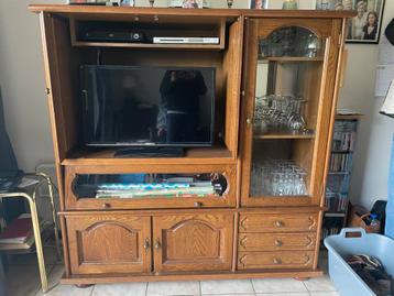 Wandkast hout beschikbaar voor biedingen