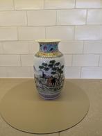 Chinese porseleinen vaas  Famille Rose stijl, paardenmotief, Ophalen