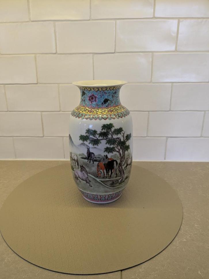 Chinese porseleinen vaas  Famille Rose stijl, paardenmotief, Antiek en Kunst, Antiek | Vazen, Ophalen