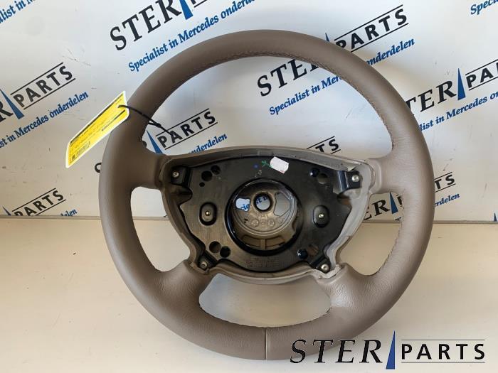 Volant d'un Mercedes E-Klasse, Autos : Pièces & Accessoires, Commande, Mercedes-Benz, Neuf, 12 mois de garantie, Enlèvement ou Envoi
