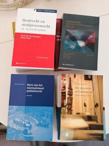 Boeken 1ste Kan Rechten beschikbaar voor biedingen