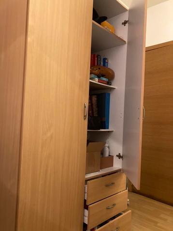 Praktische slaapkamer kast voor kleren beschikbaar voor biedingen