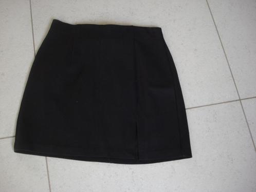 Stradivarius zwart rokje, meisjes/dames. mt L, Kleding | Dames, Rokken, Zo goed als nieuw, Maat 42/44 (L), Zwart, Boven de knie