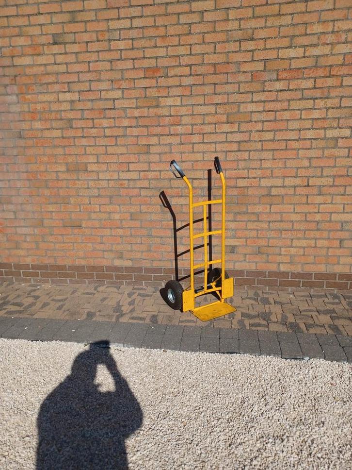 Steekwagen opblaasbare banden 350kg vervoeren prijs 47euro, Doe-het-zelf en Bouw, Transportwagens, Steekwagen, Ophalen of Verzenden