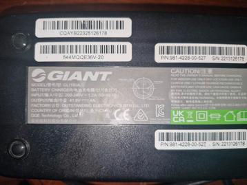 Giant oplader gli180A 42v 4A 3pin connector, Fietsen en Brommers, Ophalen of Verzenden, Zo goed als nieuw