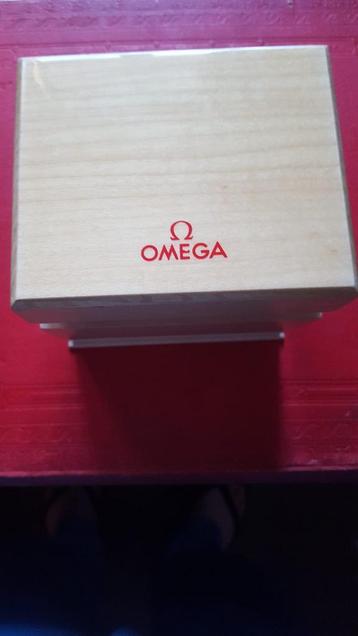 Doos omega horlges beschikbaar voor biedingen