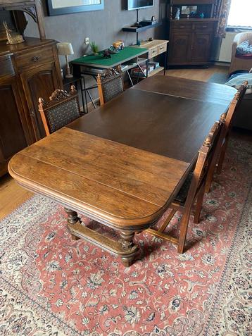 Antieke tafel met stoelen, Ophalen