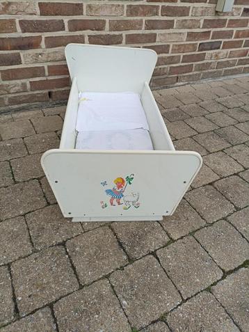 poppen bedje beschikbaar voor biedingen