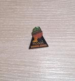 PIN - PASSOA - PASSION DRINK - LIKEUR - LIQUEUR, Verzamelen, Verzenden, Gebruikt, Merk, Speldje of Pin