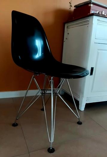 Vitra Eames replica stoelen beschikbaar voor biedingen