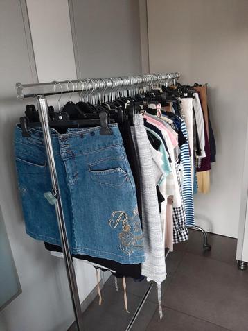 350 x zomerkleding dames alle maten . 1€ /stuk of 295 € allv beschikbaar voor biedingen
