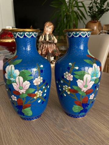 2 prachtige vintage Chinese cloisonné vazen 19de/20ste eeuw beschikbaar voor biedingen