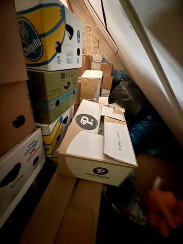 Verschelende bierglazen beschikbaar voor biedingen