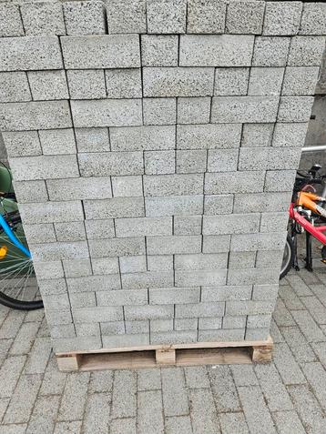 Pallet water doorlatende klinkers  beschikbaar voor biedingen
