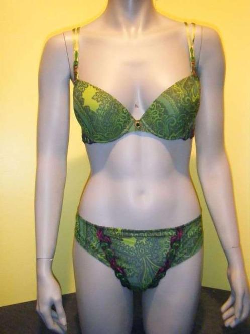 Lise Charmel Magie Cashmer set BH 80B string 42, Vêtements | Femmes, Sous-vêtements & Lingerie, Ensemble, Vert, Envoi