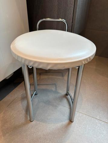 Krukje voor in de badkamer beschikbaar voor biedingen