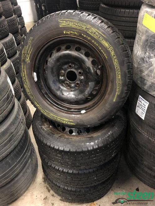 215-65-16 98H Nissan Qashqai Renault Winterbanden 5 x 114 ET, Auto-onderdelen, Banden en Velgen, Banden en Velgen, Winterbanden