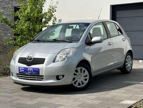 Toyota Yaris 1.3i 16v VVT-i Follow Me Automaat! Navi & Airco, Autos, Toyota, Entreprise, Achat, Yaris, ABS, Airbags, Air conditionné