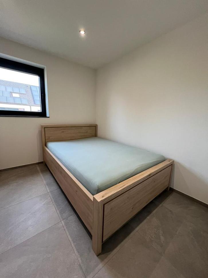 Bed lengte 150 cm 226 cm 300 euro, Huis en Inrichting, Slaapkamer | Complete slaapkamers, Zo goed als nieuw, Ophalen